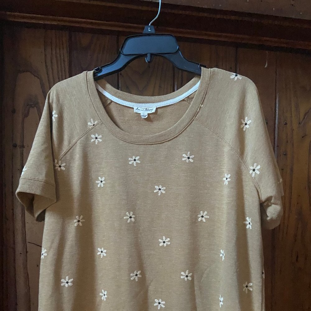 Embroidered floral short sleeve sweatshirt